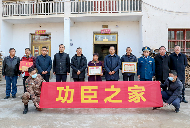 蔡贤忠带领县四大家领导开展春节慰问