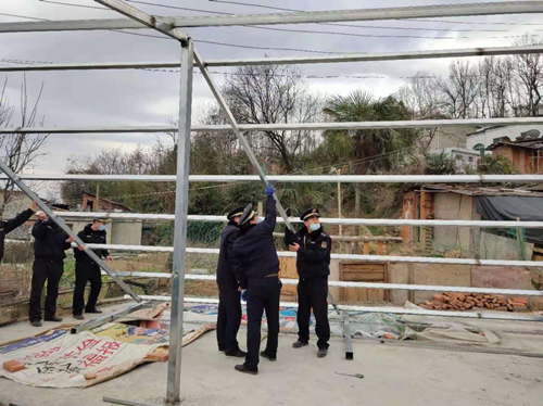 县城市管理执法局：多措并举 打击违建行为