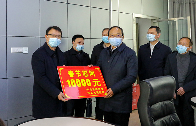 蔡贤忠看望慰问春节期间坚守岗位的一线工作人员