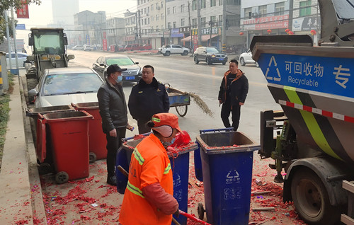 县执法局：放假管理不放松  过节服务不脱节