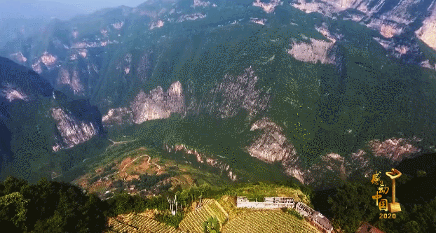 感动中国丨不信天不认命！当代愚公毛相林铺就绝壁天路