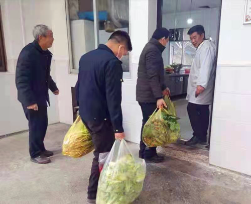 县城管执法局:为敬老院送爱心蔬菜 提升老人幸福感