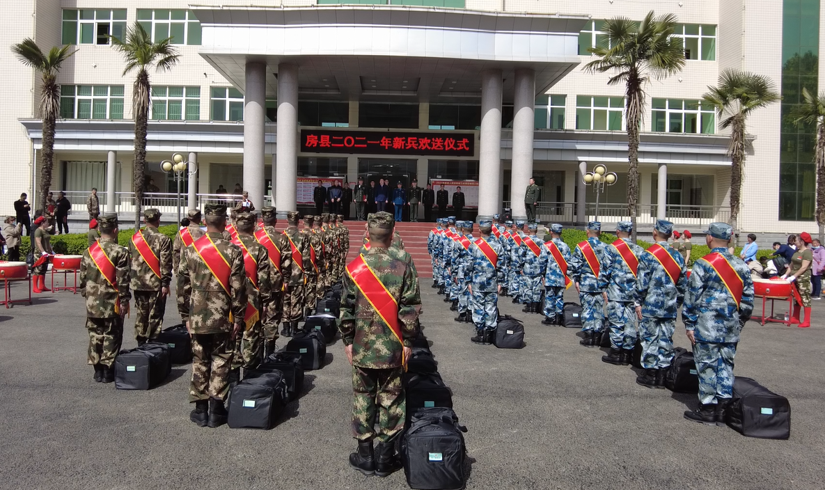 送新兵踏征程 房县42名新兵入伍