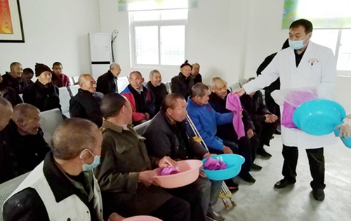 姚坪乡卫生院戮力开展“智慧助老”行动