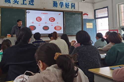 县实验小学开展信息技术2.0培训