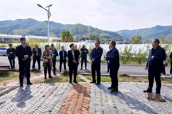 竹山县来房县学习考察基层统战示范创新工作