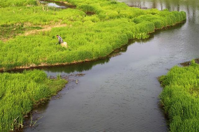 房县筑牢饮水水源地保护屏障