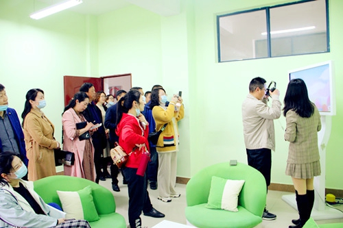 交流学习促提升，携手并进谋发展——丹江口市考察团到东城小学考察学习德育工作