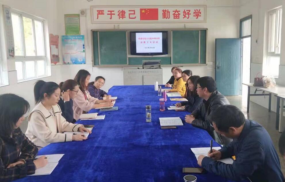 县实验小学教师团队赴中坝送教下乡