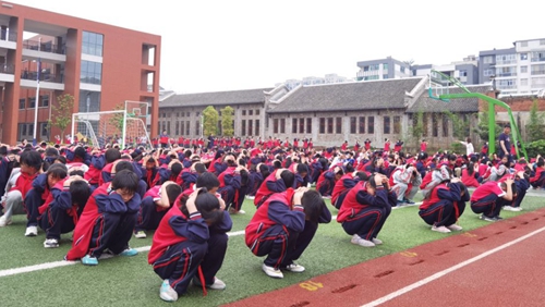 房县天明小学召开防震减灾应急演练