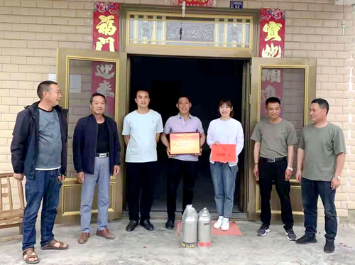 门古寺镇为立功受奖现役军人家属送喜报