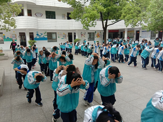 城关镇八一希望小学开展防震减灾安全教育系列活动