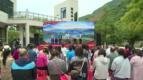 我县开展“灵秀湖北 四季村晚”启动仪式暨山水行旅游达人擂台赛