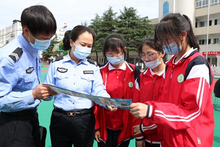 城关镇：法制教育进校园 普法教育助成长