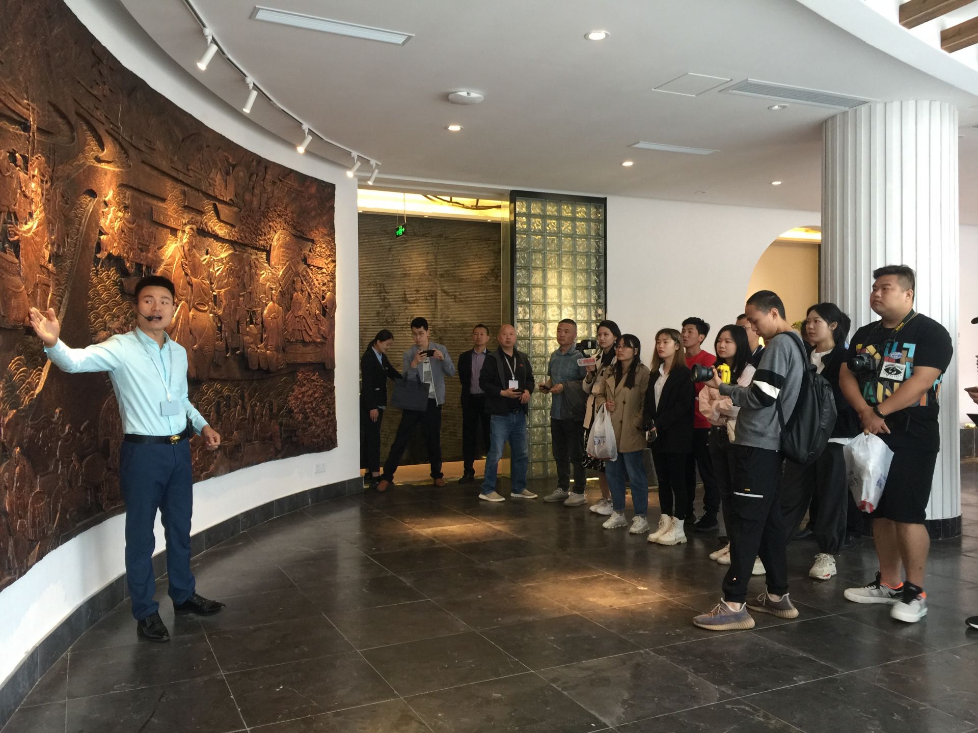 【E路心向党 百年赞辉煌】网络大V荆楚行活动走进房县土城镇黄酒民俗文化村