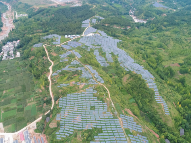 阳光“伏”利富百姓——房县光伏产业发展侧记