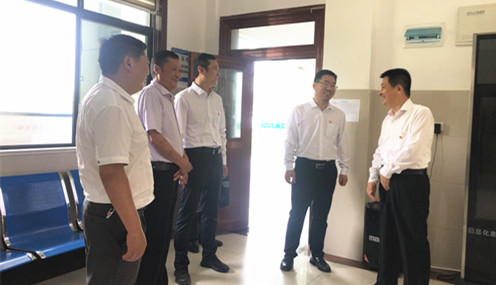 孙咏平来房开展“七一”走访慰问活动