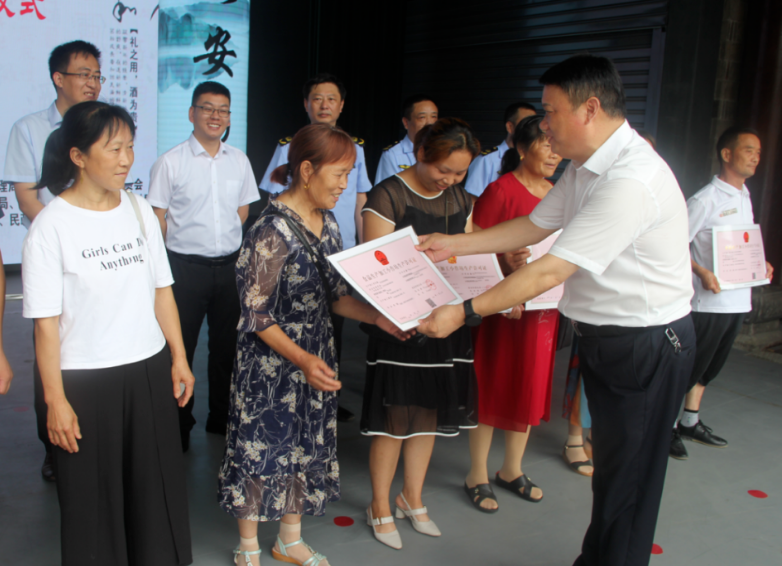 房县市场监管局力促“大证管小证” 典型经验遍地开花