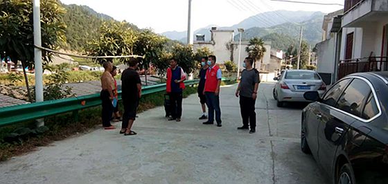 中坝乡：“志愿红”闪耀防控一线