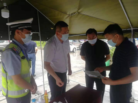 市政协副主席崔晓宏来九道乡督导疫情防控工作