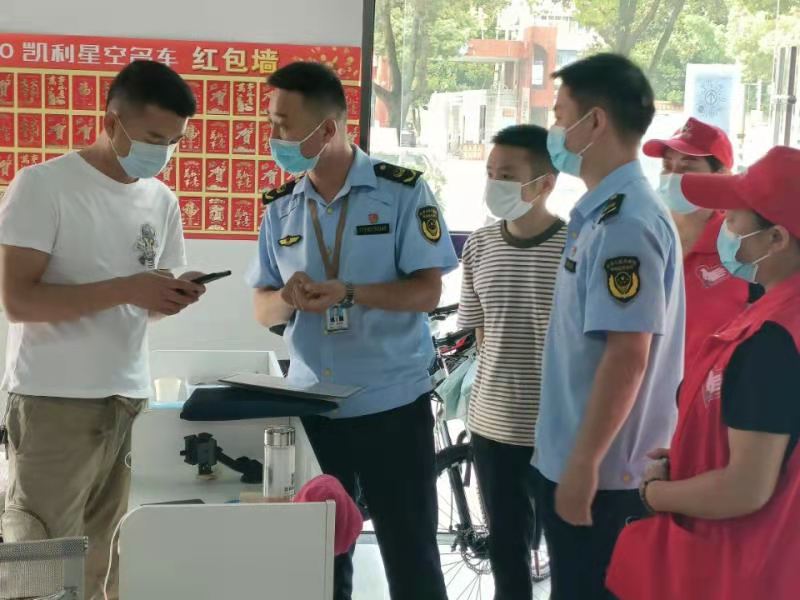 房县开展疫情防控志愿服务宣传活动