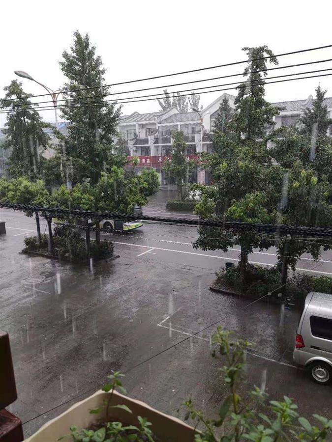 红色预警！鄂东暴雨如注，武汉乌云密布，鄂西防范大暴雨