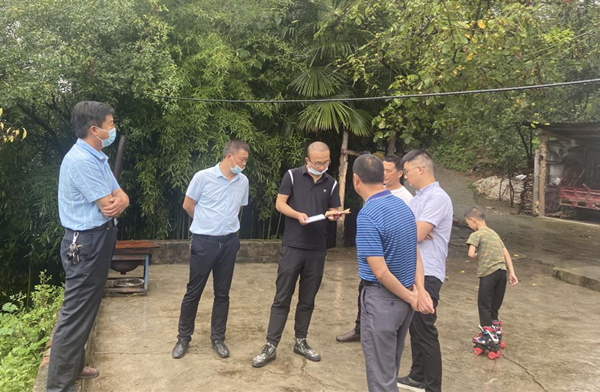 县自然资源和规划局上门服务 村民“家门口”办理《乡村建设规划许可证》