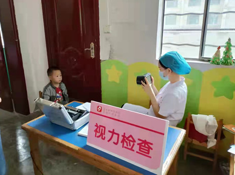 房县野人谷镇中心幼儿园开展托幼机构新生入园体检工作