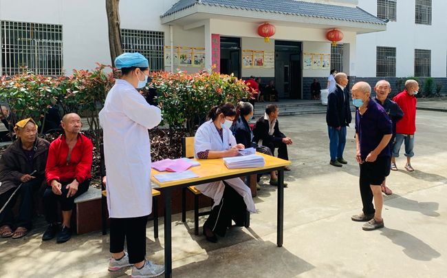 大木厂镇卫生院爱心义诊走进福利院