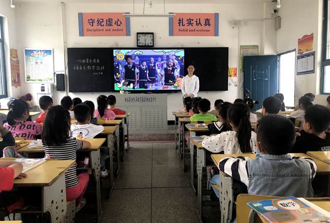 县东城小学扎实开展交通安全教育活动