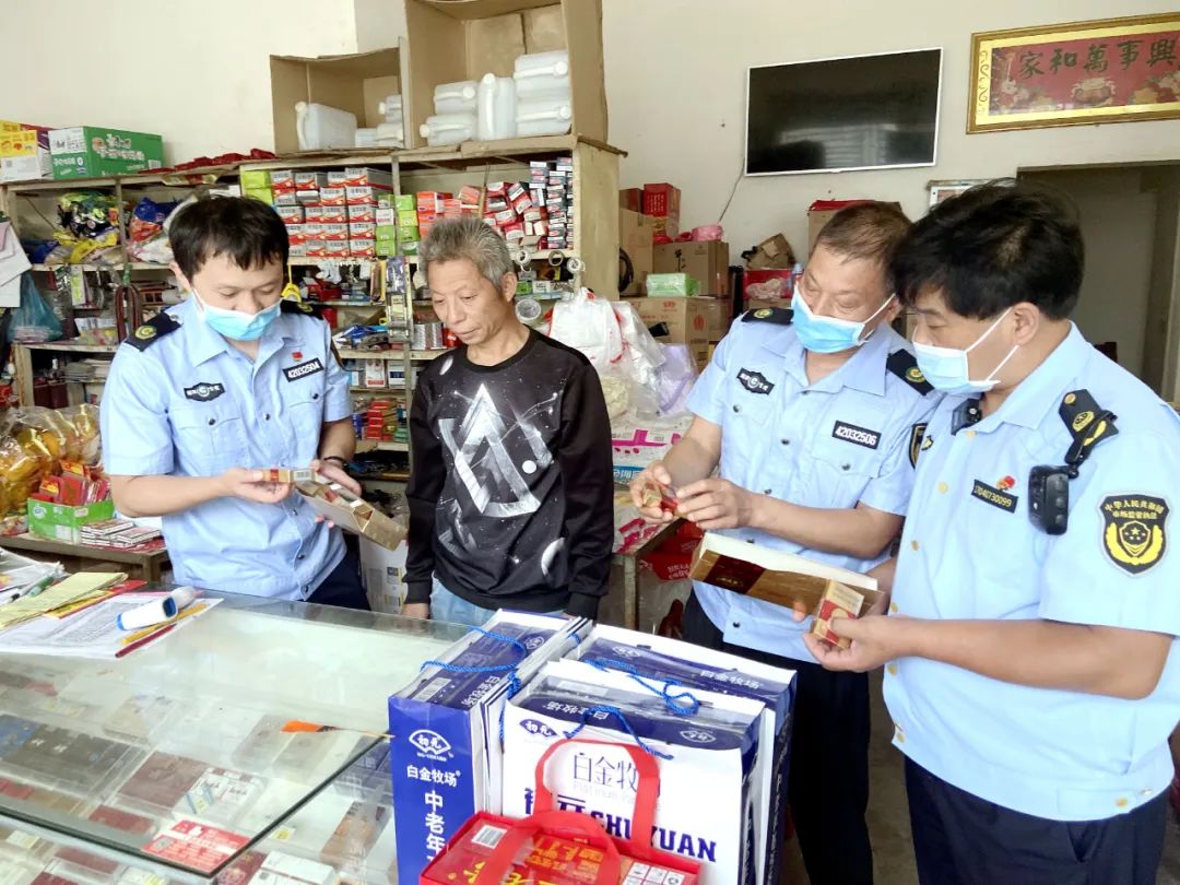 房县市场监管局、 房县烟草专卖局联合开展“守护成长”专项行动