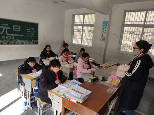 碧桂园“爱心筑梦 暖冬助学”活动走进红塔镇南潭小学