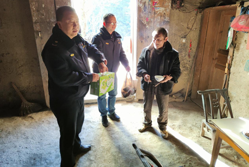 我为群众办实事：执法局开展支部共建、入户结对送温暖
