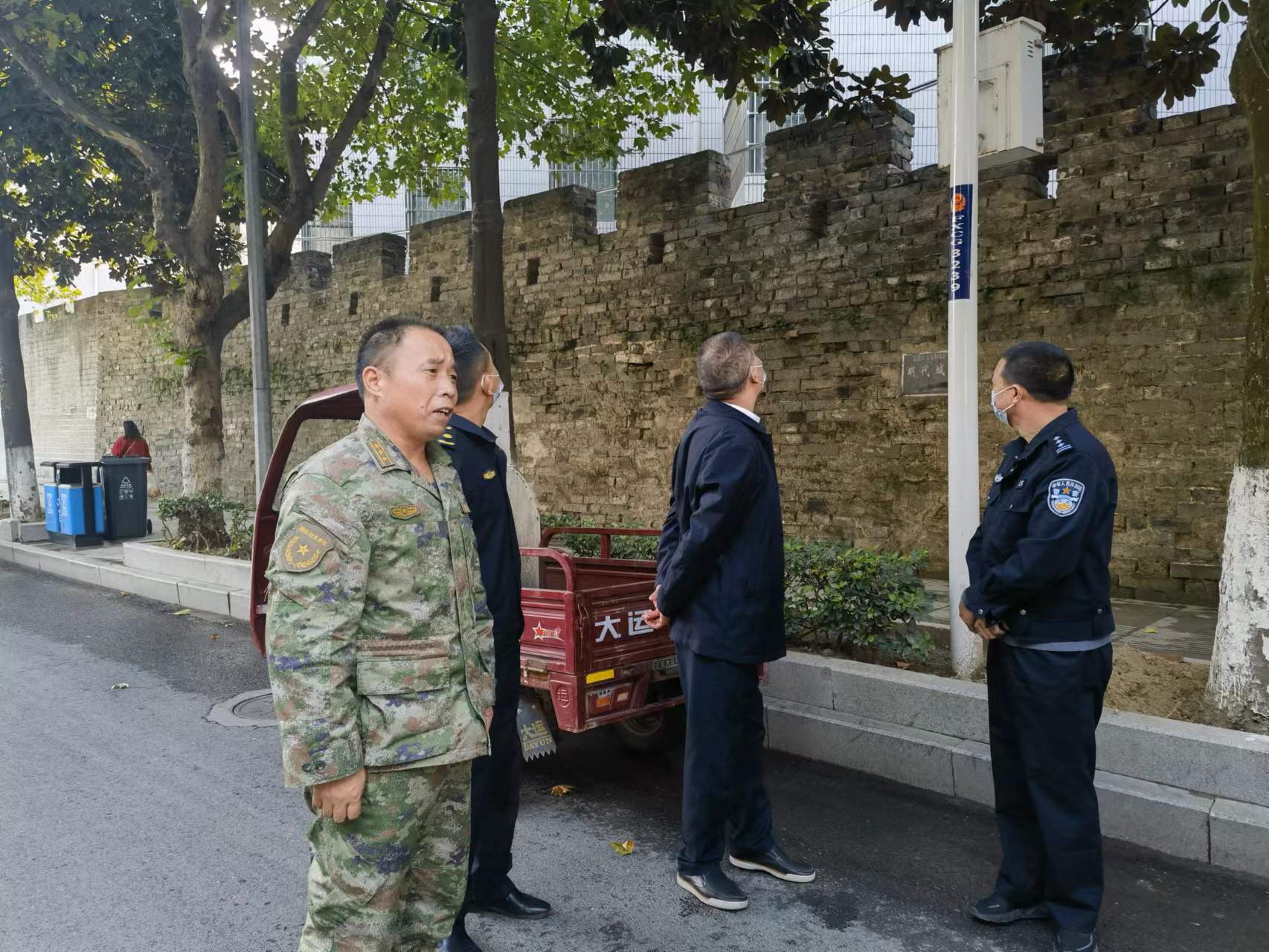 何庆国深入东城门路调研指导工作