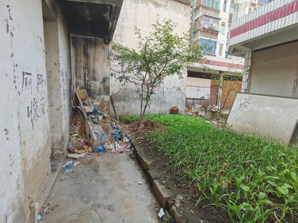 外面热火朝天 这里纹丝不动 谁来帮外贸小区美美容？