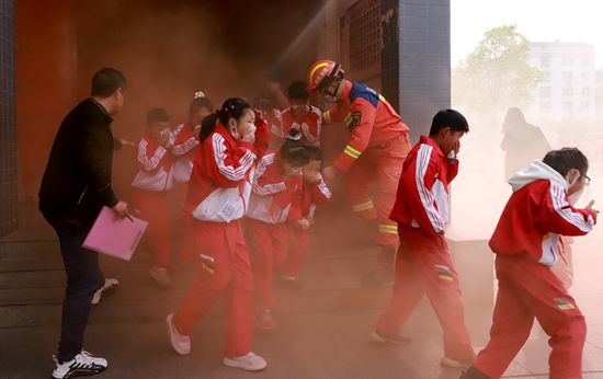 县消防大队送消防安全知识进校园