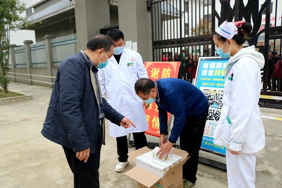 大木厂镇卫生院为福利院送健康