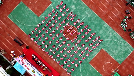 城关镇八一希望小学举办第八届校园体育节