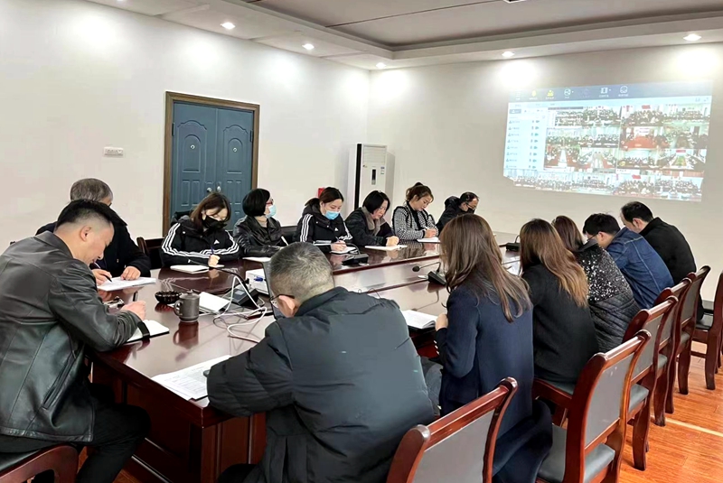 房县新华书店学习贯彻党的二十大精神 助燃学习热潮