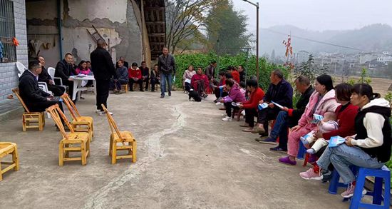 县政法委驻村工作队：多举措开展“12340”群众安全感满意度宣传工作