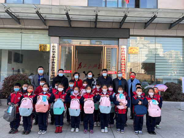 言传身教  情暖童心