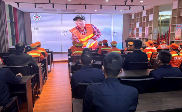 房县城管：开展“弘扬工匠精神 创文建新功”教育实践活动