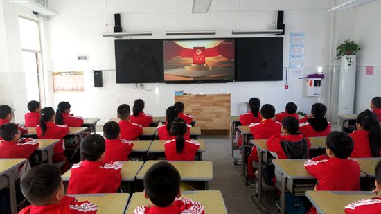 晓阳小学：让“宪法”知识进课堂