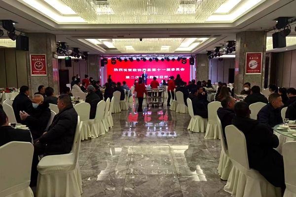 县领导看望出席县政协十一届二次会议的政协委员