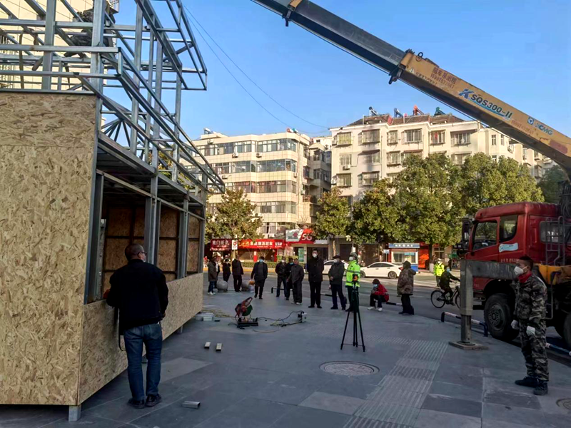 一座交警岗亭“亮相”城区重点路口