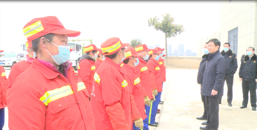 谢晓鸣看望慰问一线环卫工人