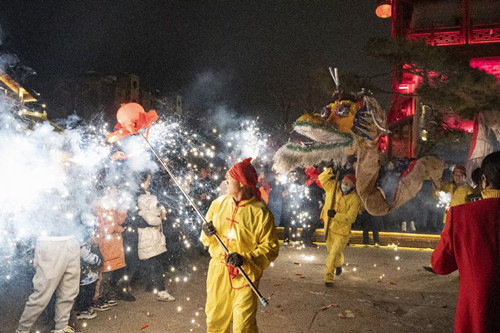 房县：民俗展演“闹”元宵