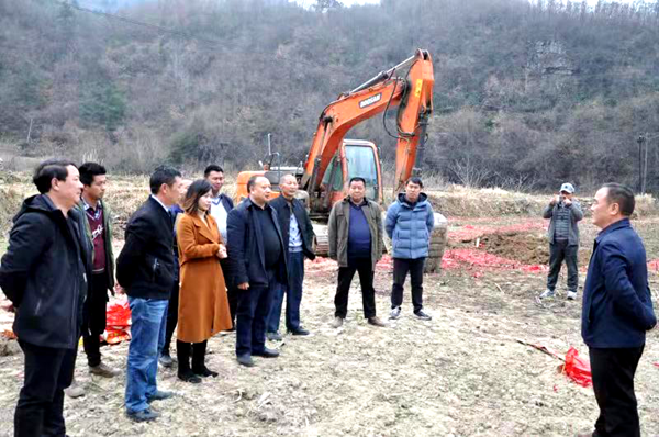 驻村工作队助力 青峰镇阳坪村设施渔业项目开工