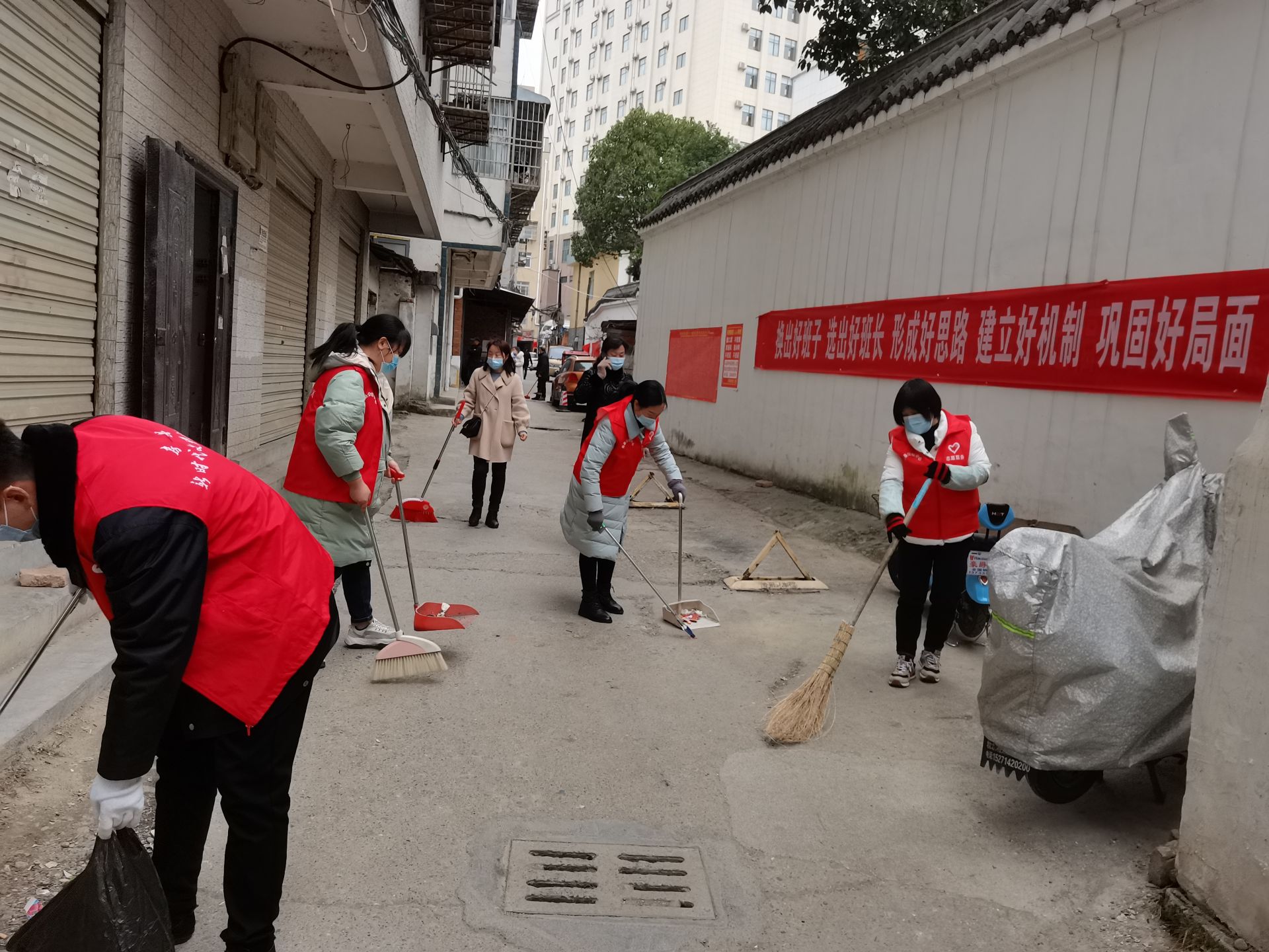 县公检中心：扎实开展“清洁房县”义务清扫活动