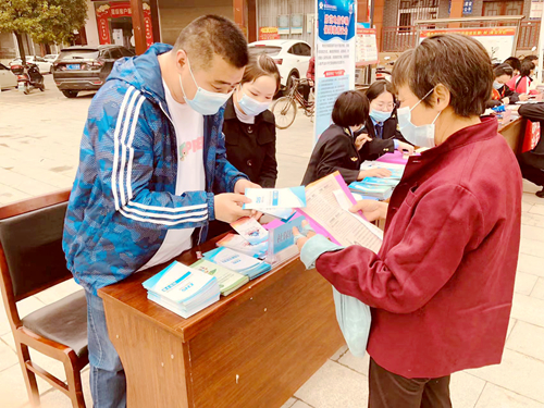 军店镇：医保政策宣传深入人心